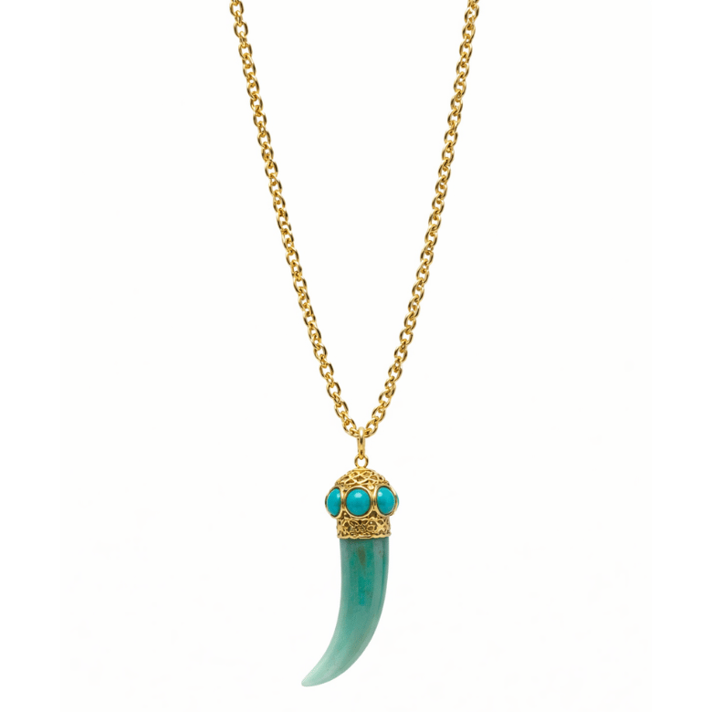Medium length necklace with a gold chain and a turquoise horn pendant. "Collana media donna con catena a maglia e ciondolo a corno medio"