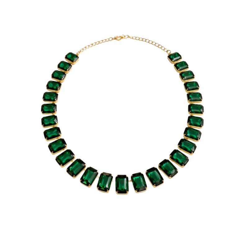 Close-up of the Collana Emerald Dark Glow, showcasing green crystals in gold setting, offering an elegant and sophisticated look.