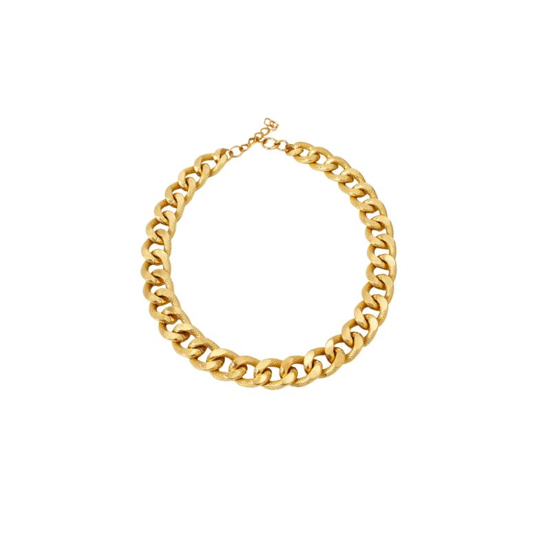 Close-up of the Collana Girocollo Con Maglia Lavorata Sfaccettata: A 22cm golden stainless steel necklace with faceted links, showcasing its modern, elegant style.