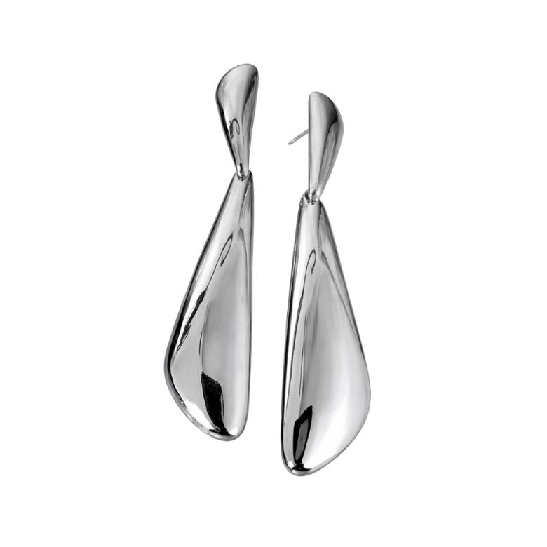 Close-up of shiny silver Orecchini a Goccia in Acciaio, drop earrings, sleek and modern design.