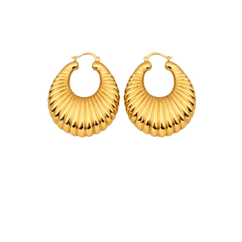 Close-up of Brioche Orecchini in Acciaio Dorato, featuring a textured, gold-colored, half-hoop design. Luxurious and stylish jewelry.