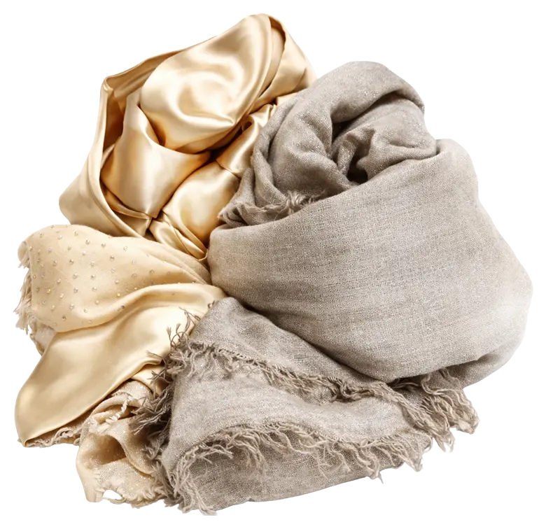Sciarpe Coco di lusso: foulard dorato e sciarpa beige con frange. Accessori moda eleganti per lo shopping online.