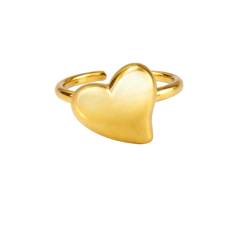 Anello Regolabile Cuore in Acciaio dorato: Close-up of the shiny gold heart ring. Adjustable, radiant, and stylish.