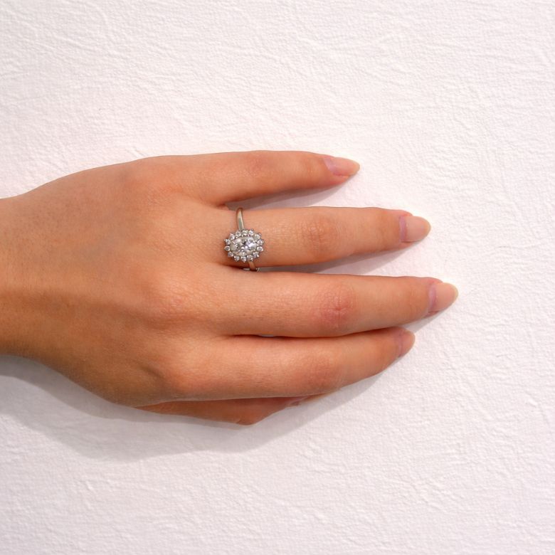 Anello regolabile in acciaio argentato con pietra incastonata e Strass - Quattro colorazioni - immagine 2