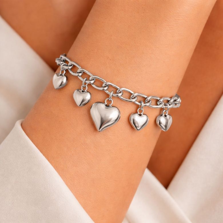 Bracciale in acciaio argentato con catena e cuori pendenti - immagine 2
