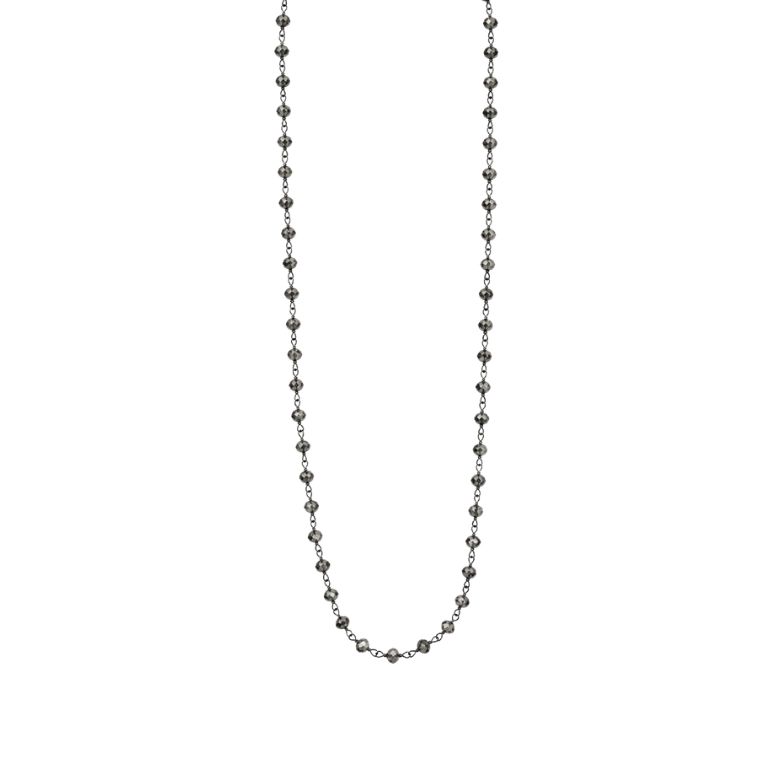 Elegante collana in acciaio argentato con micro sfere. Design raffinato, perfetta per ogni occasione.