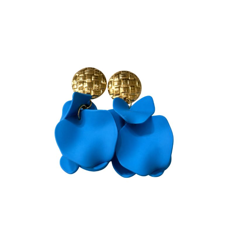 Orecchini azzurri fiore in acciaio dorato: gioielli eleganti.