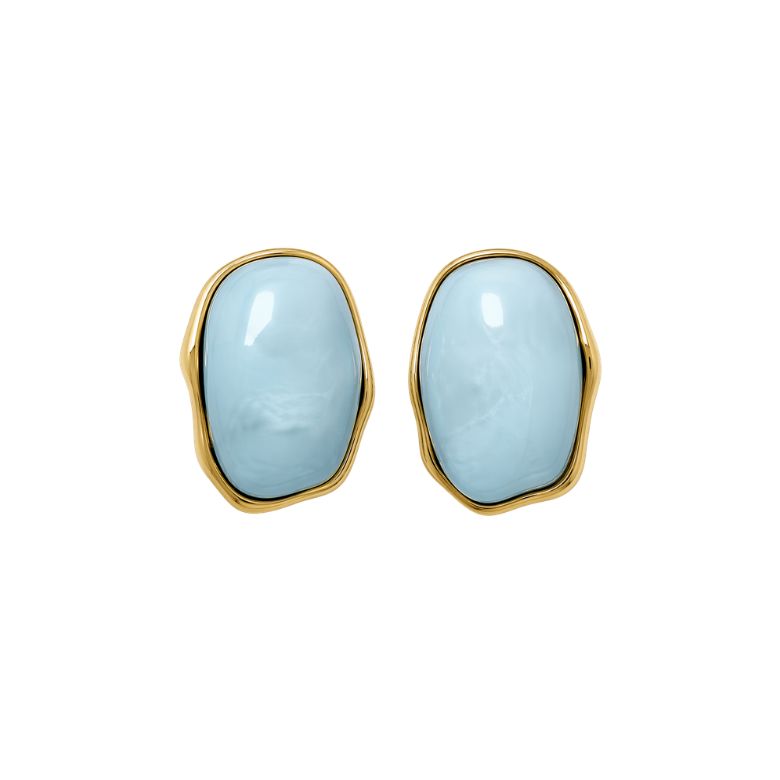 Eleganti orecchini azzurri in acciaio dorato con pietra effetto marmorizzato. Gioielli di tendenza.
