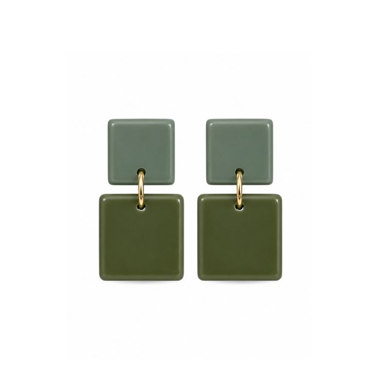 Eleganti orecchini verde militare in acciaio dorato a doppio quadrato per un look sofisticato.