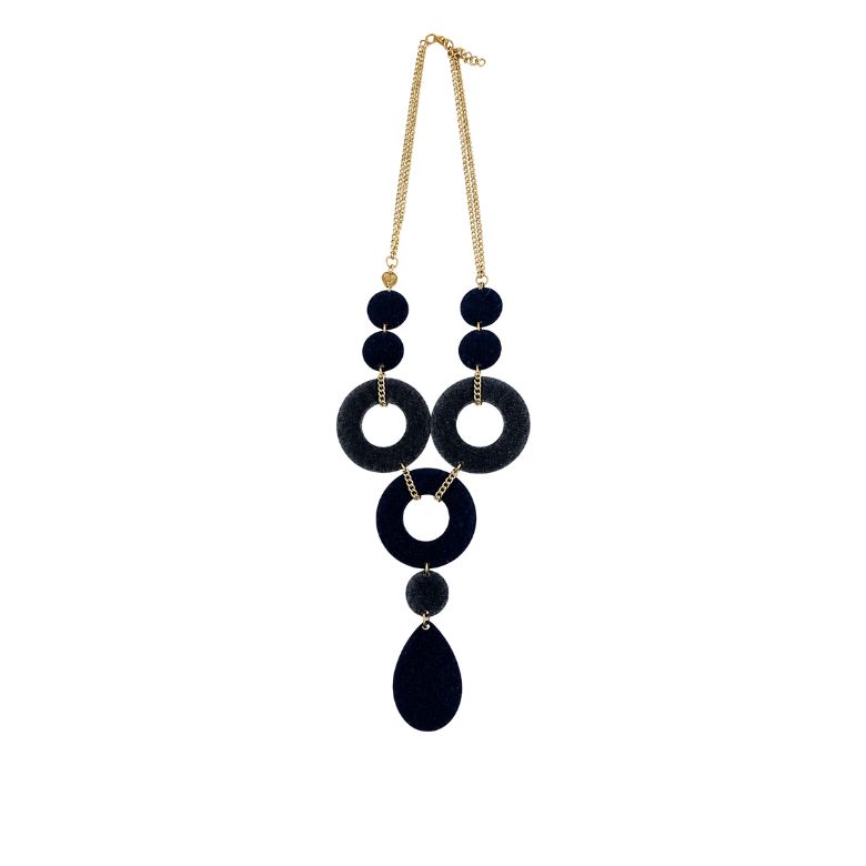 Collana acciaio dorato con elementi blu effetto velluto, design geometrico elegante.
