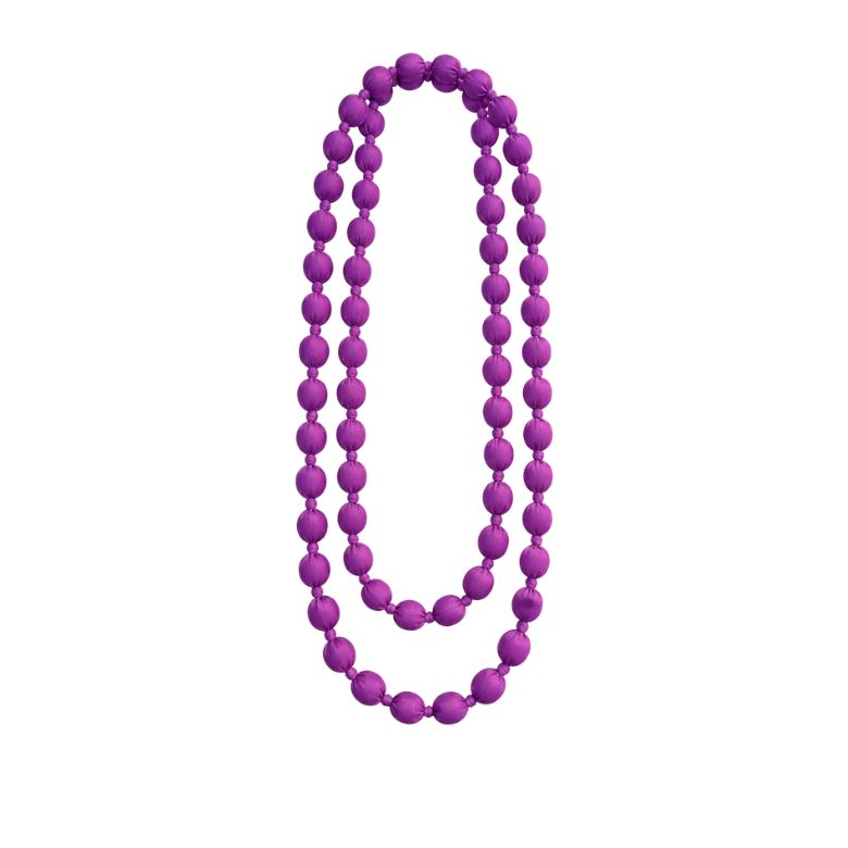 Elegante collana lunga in raso viola con sfere rivestite. Design raffinato e femminile.