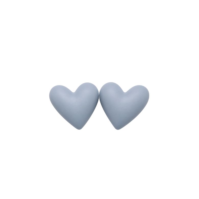 Orecchini azzurro polvere a cuore in resina effetto satinato