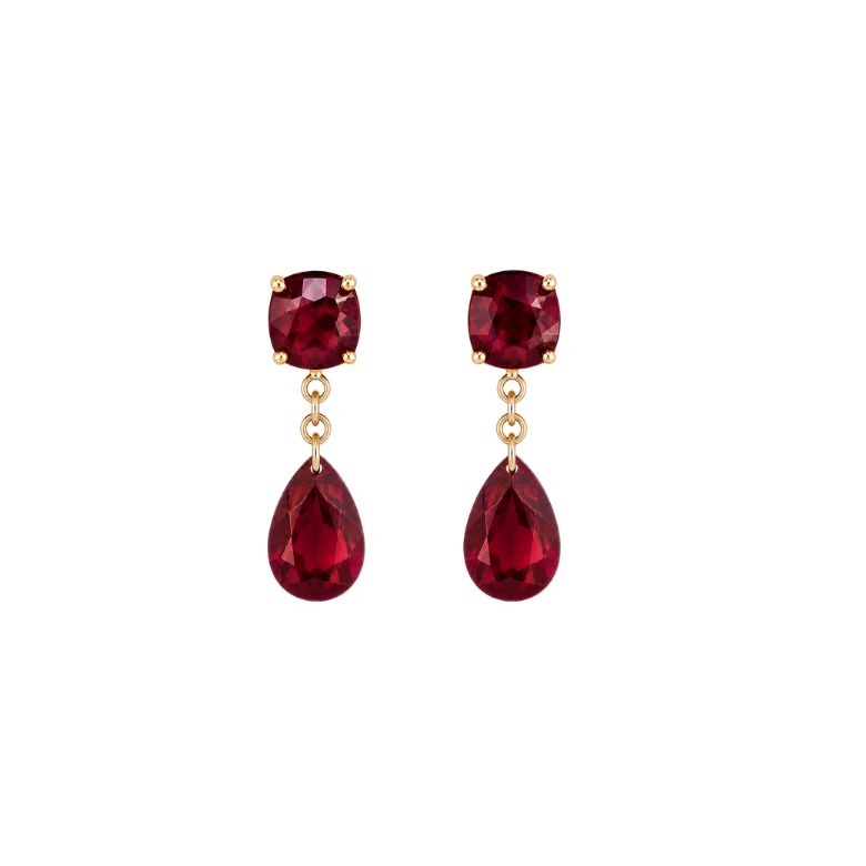 Eleganti orecchini fucsia con pietra luminosa e pendente a goccia, perfetti per uno stile raffinato.