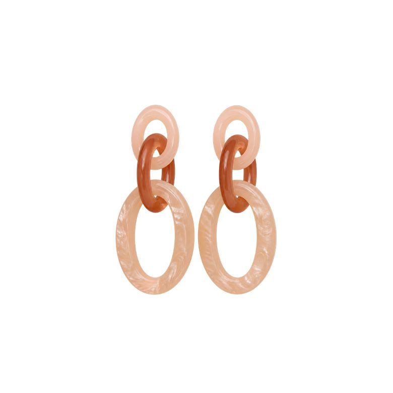 Eleganti orecchini rosa in resina con cerchi intrecciati effetto lucido, design moderno e femminile.