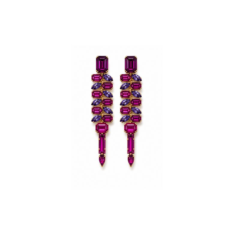 Orecchini viola fucsia lunghi con pietre geometriche e struttura in acciaio dorato